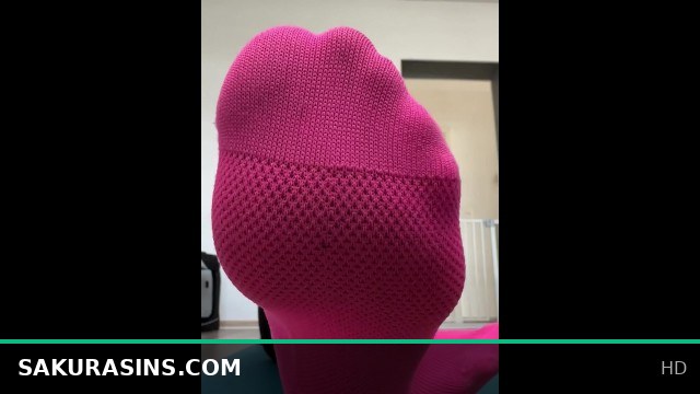 enjoying my sweaty soles after the gym (full video)