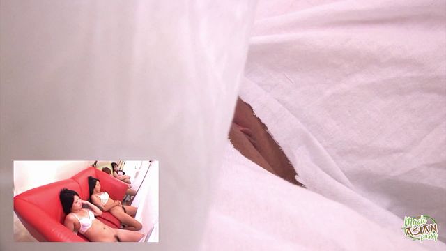 Man Enjoys Reverse Glory Hole Party Choosing and Pleasuring Women’s Pussy
